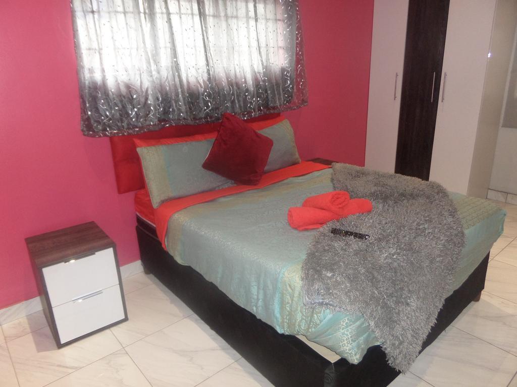 Tshedza Guest House Претория Екстериор снимка