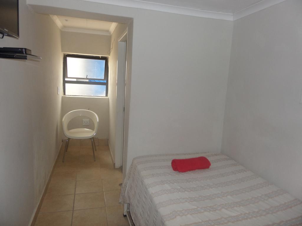 Tshedza Guest House Претория Екстериор снимка