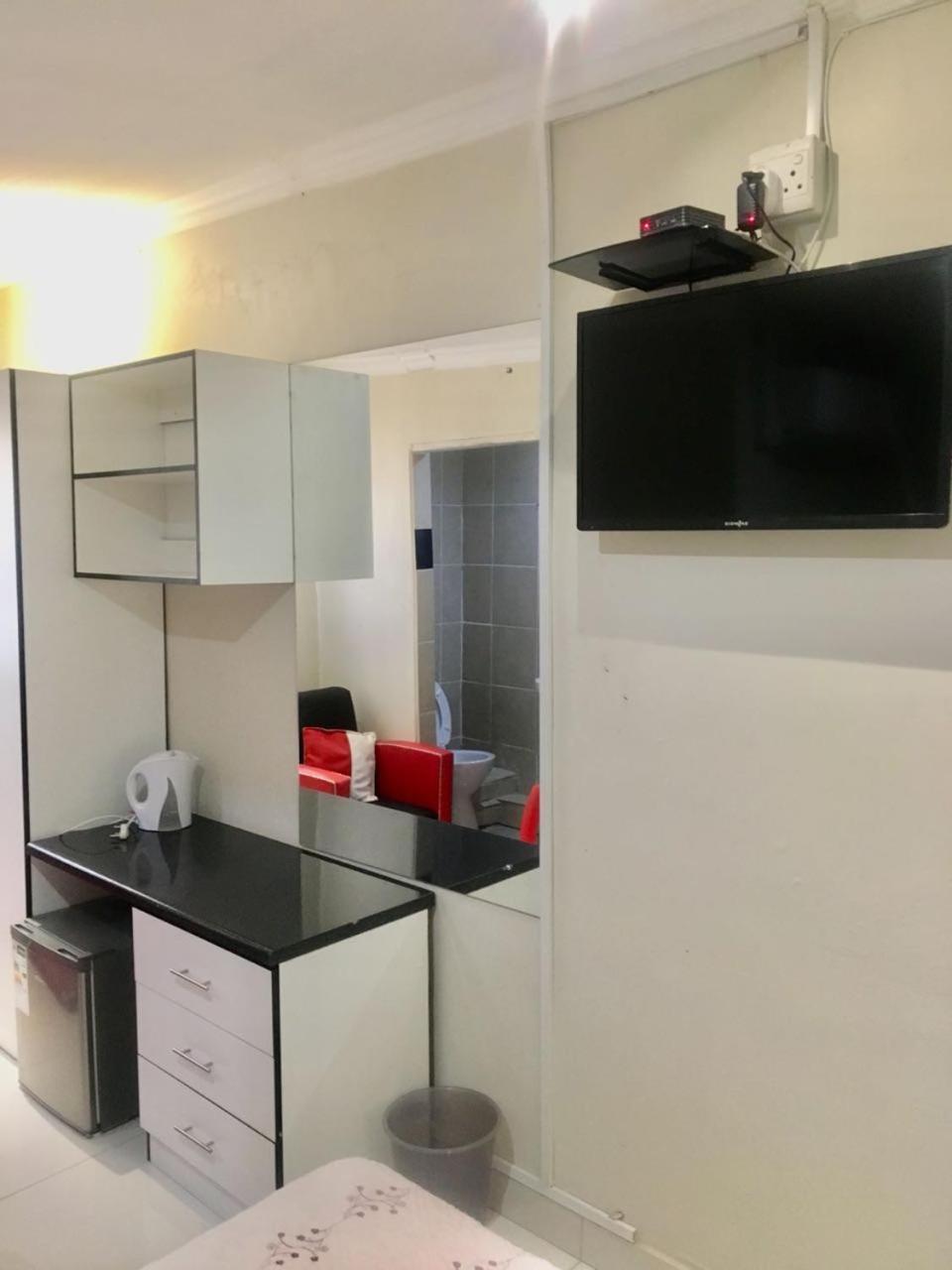 Tshedza Guest House Претория Екстериор снимка