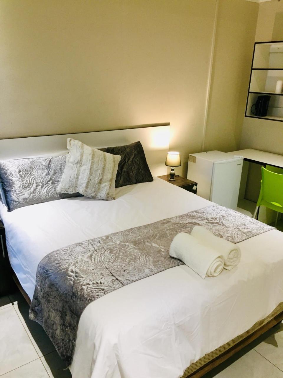 Tshedza Guest House Претория Екстериор снимка